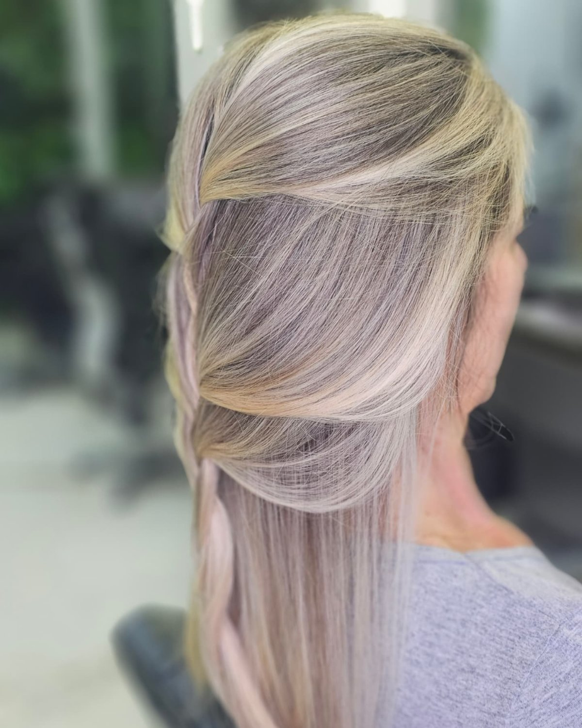 Penteado semipreso elegante com trança técnica